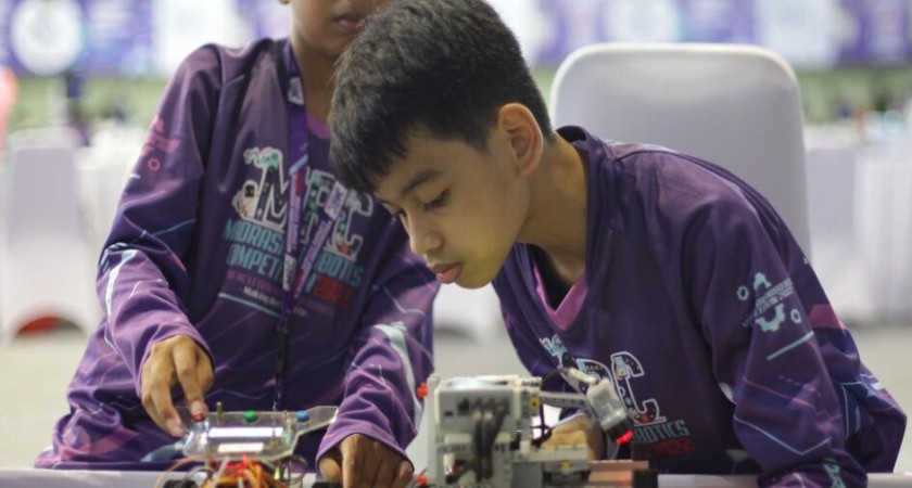 KOMPETISI ROBOTIK MADRASAH